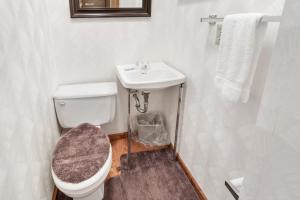 SC105B 1BR 1BA Sleeps six Wi-Fi Free Parking close to lift