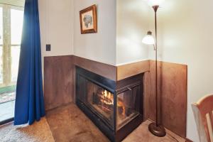 SC105B 1BR 1BA Sleeps six Wi-Fi Free Parking close to lift