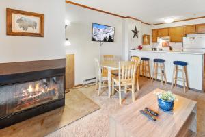 SC105B 1BR 1BA Sleeps six Wi-Fi Free Parking close to lift