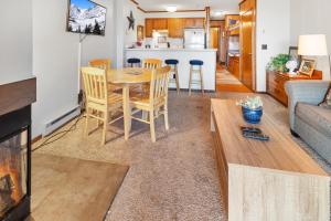 SC105B 1BR 1BA Sleeps six Wi-Fi Free Parking close to lift