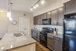 Cullen 4307 I Parking I Pool I Gym I 2Bd2Bth