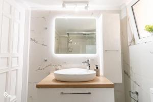 Golden Angel - Elegant Apartment in Egaleo-Athens