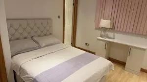 Raeburn Avenue House - Worcester Park