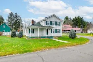 5 Mi to Lake Ontario Mexico Home with Seasonal Pool - 奥斯威戈