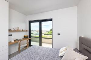 Chandra villa, NEW - 10m heated pool 