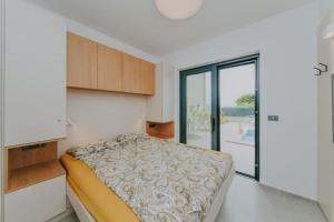 Chandra villa, stylish seaside stay with private salt 10 m pool