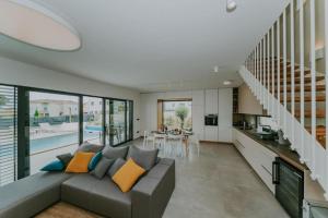 Chandra villa, stylish seaside stay with private salt 10 m pool