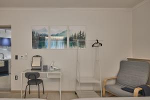 Banwoldang Stn 3min, 2F 4pm & 3F 8pm Check-in, Table for 6, Hotel bedding, Luggage Storage