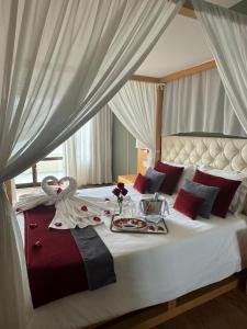 Deluxe Suite with Sea View room in Hotel Atlantida Sol