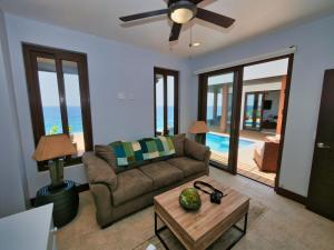 Eagle Ray - A Luxurious Waterfront Villa,