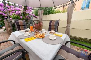 Garden & Pool DesenzanoLoft Official Partner Homes & Villas by Marriott Bonvoy