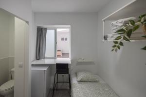 Mol-Terrace, En-Suite Bathroom, Fridge & TV
