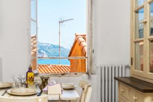 Au vieux château, atypique vue mer