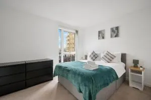 Canary Chic 2 Bedroom Apartment with Marina Views - Stepney