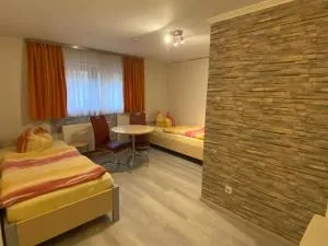 Hudolin-Vermietungen - Böttingen