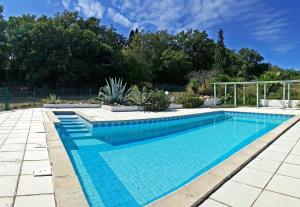 Maisons de vacances Domaine MAS NATURA 2 gites climatisation, piscine et SPA : photos des chambres