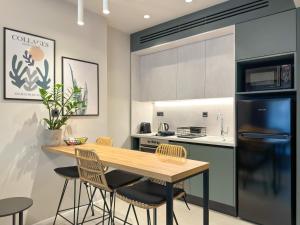 LIV Luxury Mini Penthouse City Center 7B