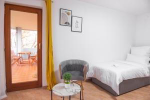 Moderne Unterkunft in Talheim mit viel Platz, großem, hellem Balkon und direkter Anbindung zur A81