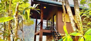 Knuckles breeze villas