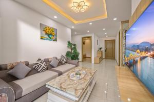 Căn Hộ 3 Phòng Ngủ (Three-Bedroom Apartment)