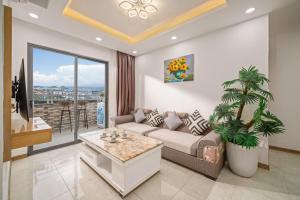 Căn Hộ 3 Phòng Ngủ (Three-Bedroom Apartment)
