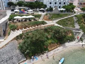 Hotel Biser - باغ