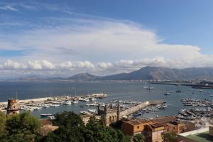RineddaHouse Arenella - Vista Mare Panoramica a Palermo con Parcheggio privato
