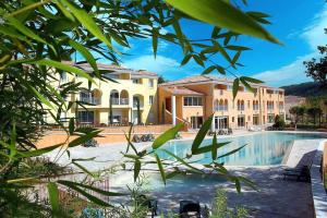 Two rooms appartment in residence with pool
