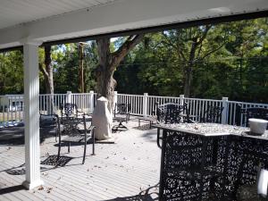 Large private retreat near Summit Lake