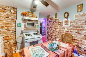 15 Mi to NYC Apartment in Newark