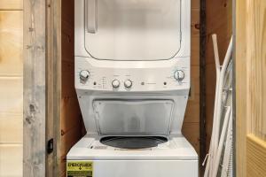 Jolene - Pool, Hot Tub, Games Near Dollywood & The Island in P-Forge