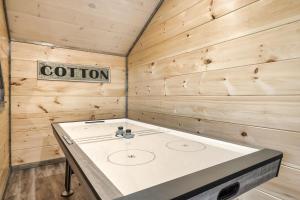 Jolene - Pool, Hot Tub, Games Near Dollywood & The Island in P-Forge