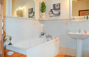 Maisons de vacances Awesome Home In Montaut With Wifi : photos des chambres