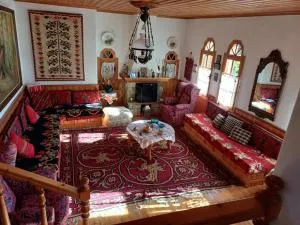 Casa amia - Polinérion