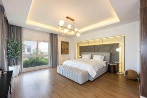 Waterfront Villa at Al Hamra with swimming pool