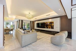 Waterfront Villa at Al Hamra with swimming pool