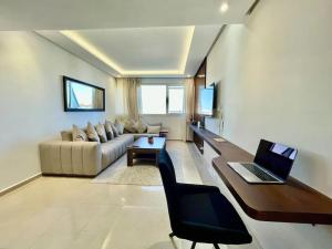 Downtown Gem - Beach, Mall & TGV Station