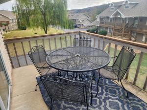 2BR Cozy Condo - Centrally Located - Stairs Required - FREE TICKETS INCLUDED - FC1-5