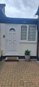 4b Budoch Drive - Goodmayes