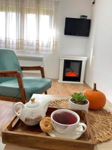 Vikend kuca pod lipom