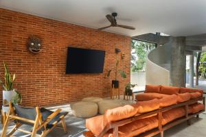 Luxury 4BR Eco Villa 10ppl Outdoor Pizza Oven - Private Pool & Jacuzzi