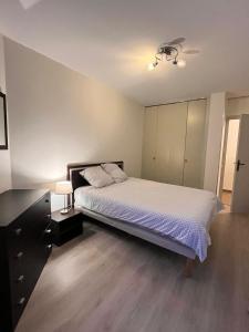 Appartements T2 parking prive proche centre ville et gare : photos des chambres