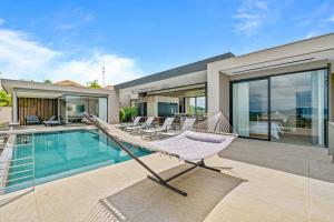 Amazing Ocean and Mountain Views