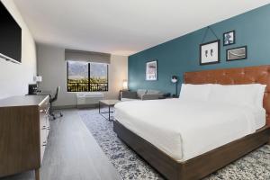 Larger Guest room, 1 King room in Four Points by Sheraton Ontario-Rancho Cucamonga