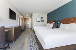 Guest room, 2 Double room in Four Points by Sheraton Ontario-Rancho Cucamonga