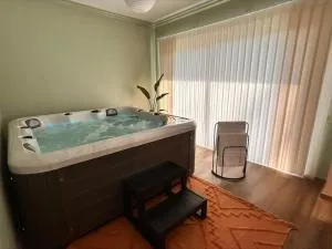 Luxury Apartment with Indoor Jacuzzi - Port Bur-Marrad