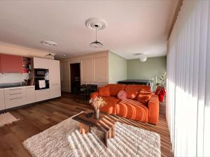 Luxury Apartment with Indoor Jacuzzi