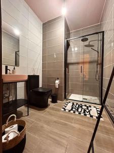 Luxury Apartment with Indoor Jacuzzi