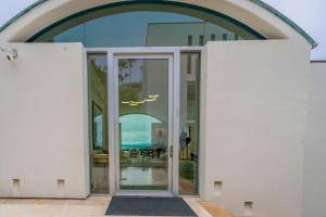 Architectural Masterpiece Overlooking La Jolla