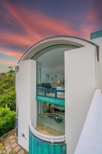 Architectural Masterpiece Overlooking La Jolla